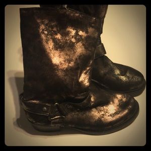 Svrometallic Vera Wang Metallic Boots